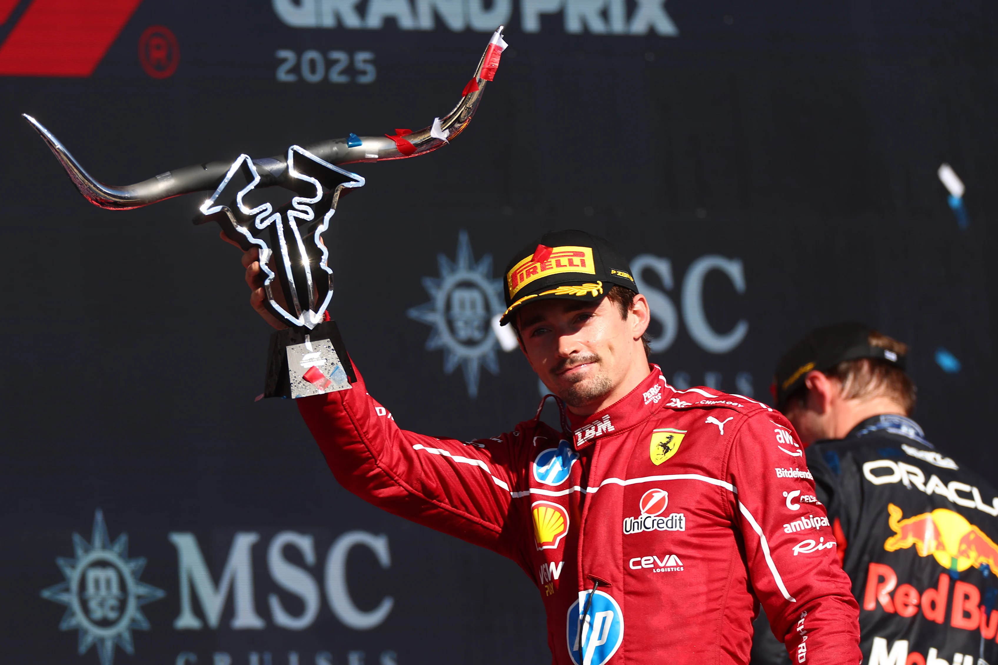 AUSTIN, Texas - 19 Oktober: Ketiga meletakkan Charles Leclerc dari Monaco dan Scuderia Ferrari meninggalkan