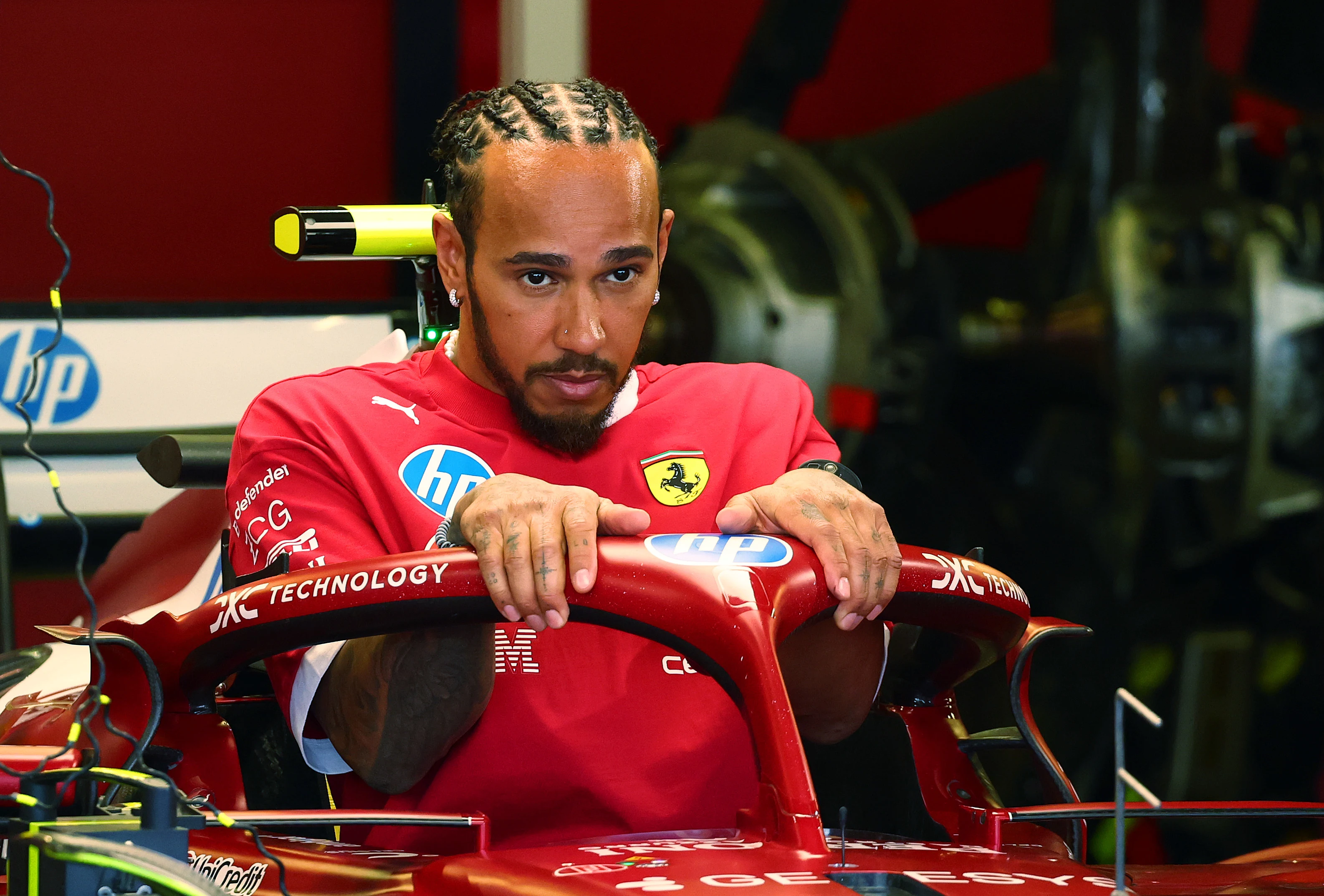 Austin, Texas - 19 Oktober: Oscar Piastri yang kecewa dari Australia dan McLaren bercakap di