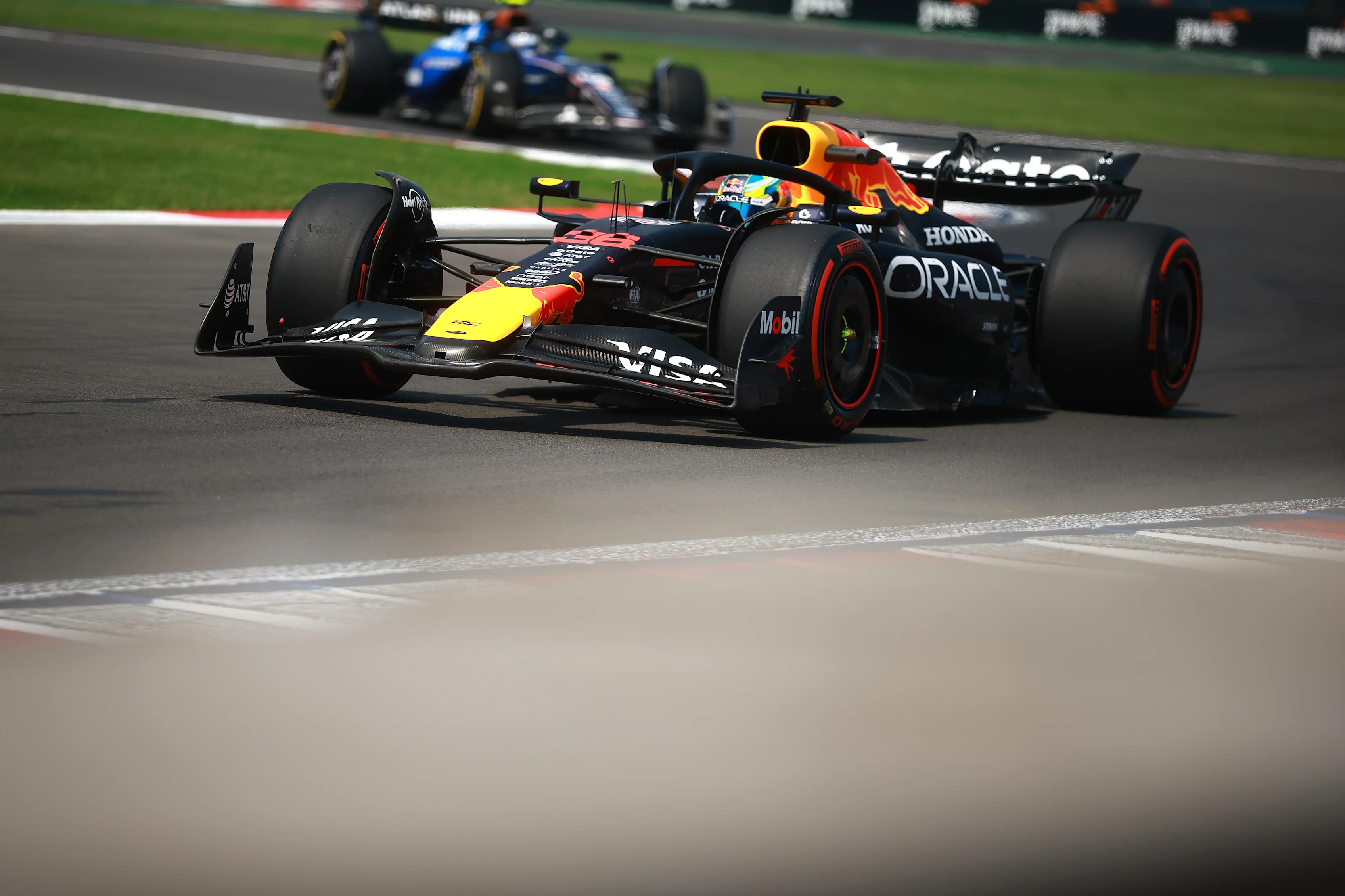 Mexico City, Mexico - 24 Oktober: Arvid Lindblad dari Great Britain Memandu (36) Oracle Red Bull