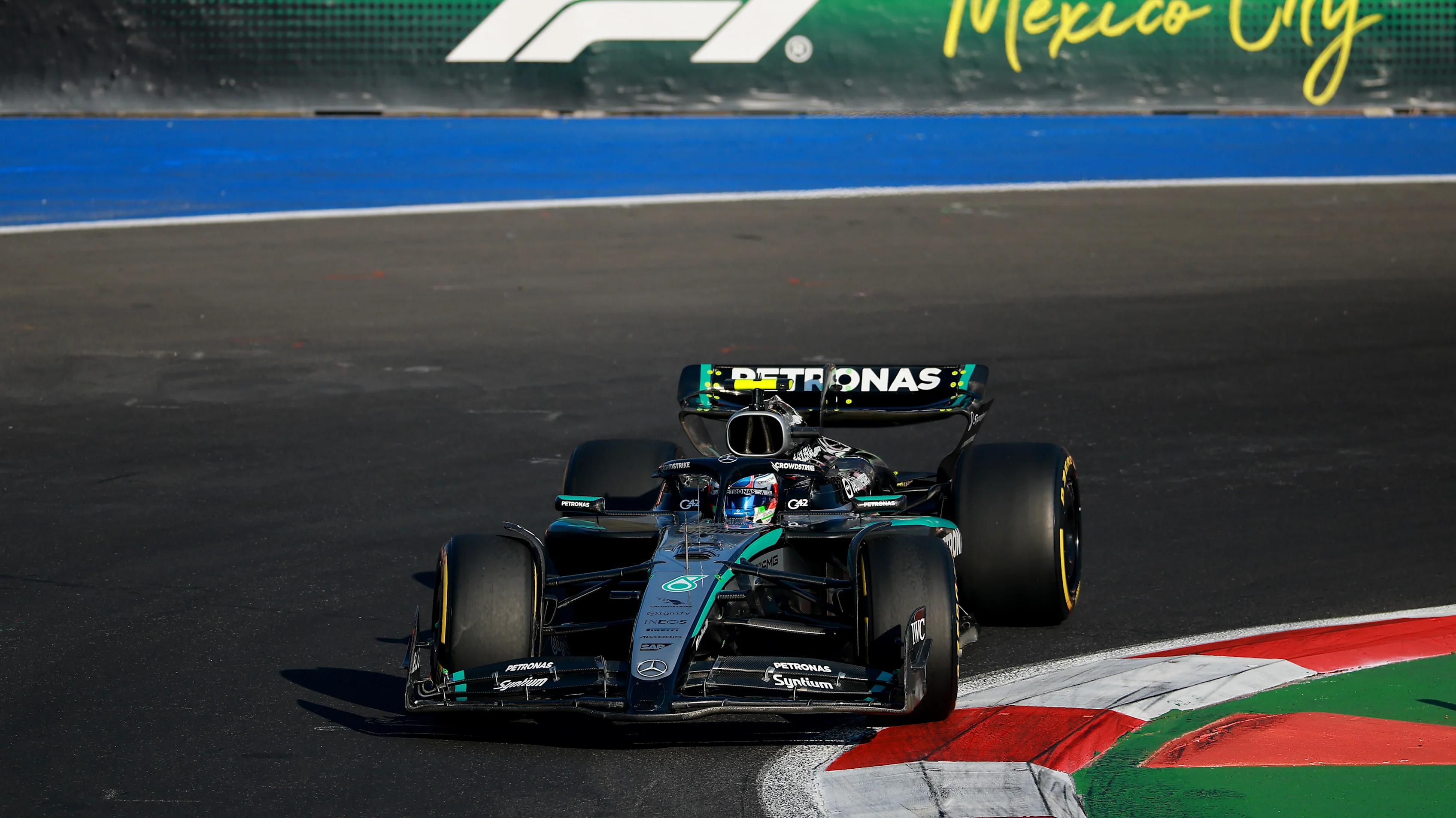 Mexico City, Mexico - 24 Oktober: Andrea Kimi Antonelli dari Itali memandu (12) Mercedes AMG