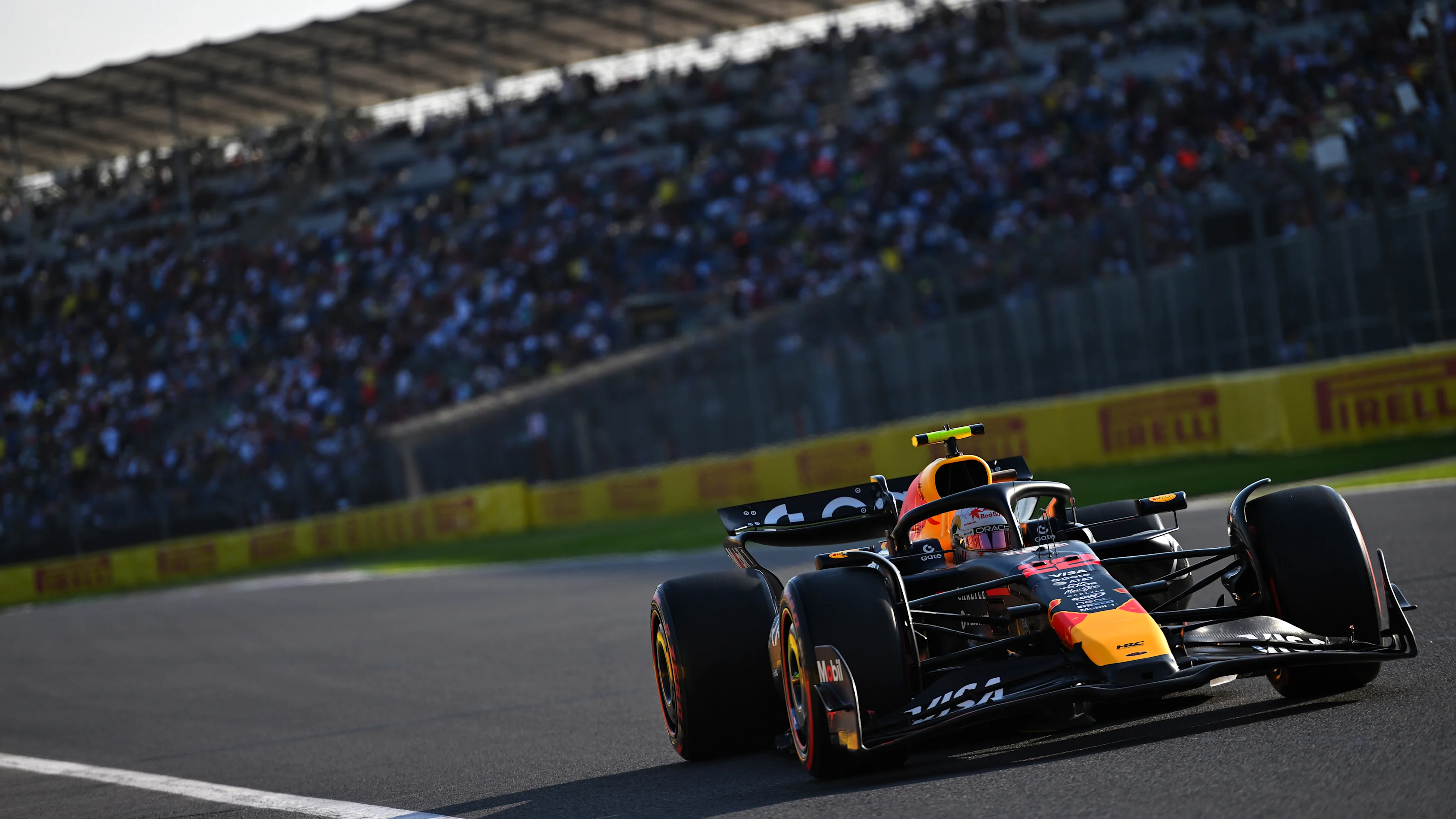 Mexico City, Mexico - 24 Oktober: Yuki Tsunoda dari Jepun memandu (22) Oracle Red Bull Racing