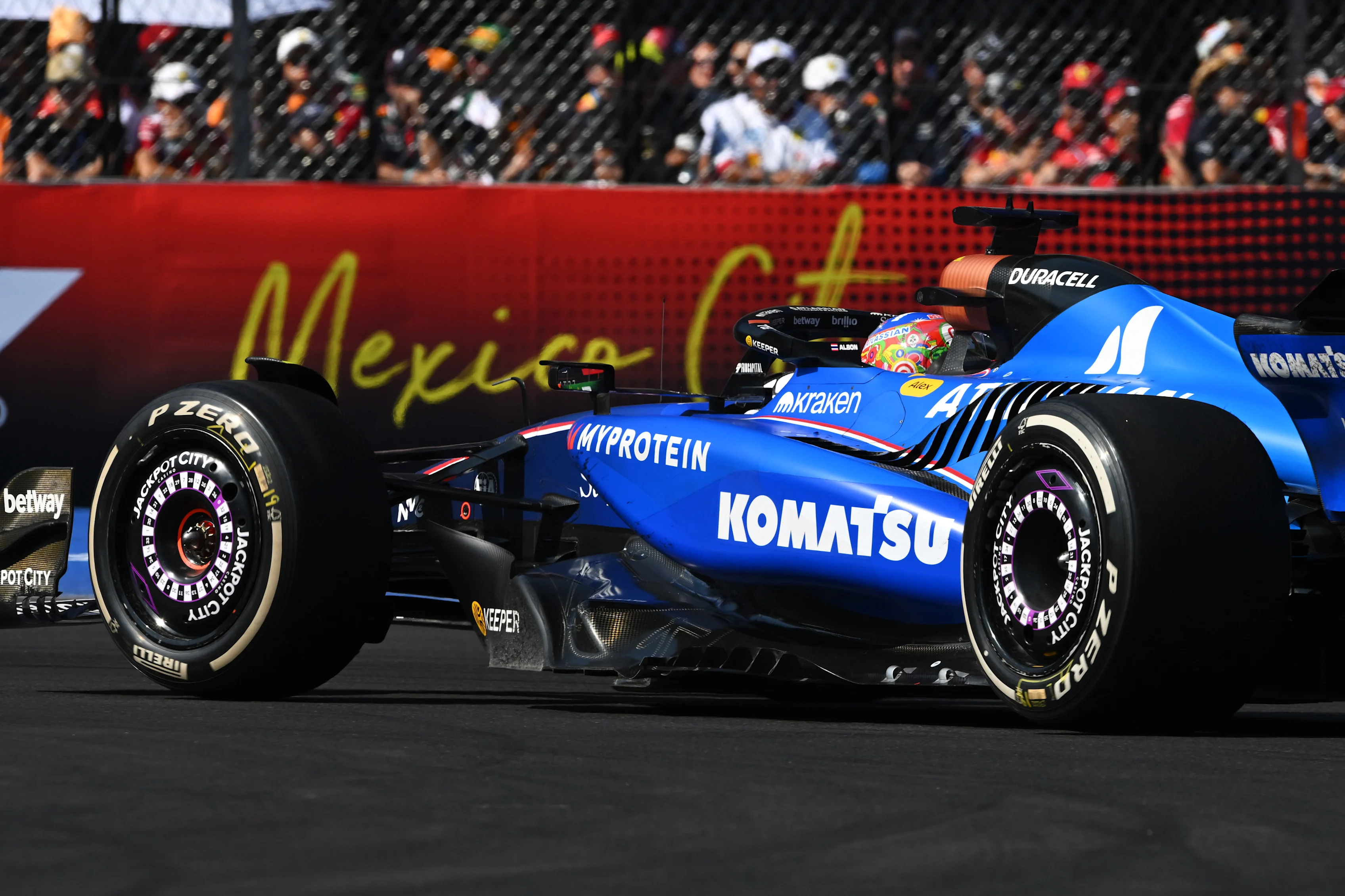 Mexico City, Mexico - 26 Oktober: Alexander Albon dari Thailand Memandu (23) Williams FW47