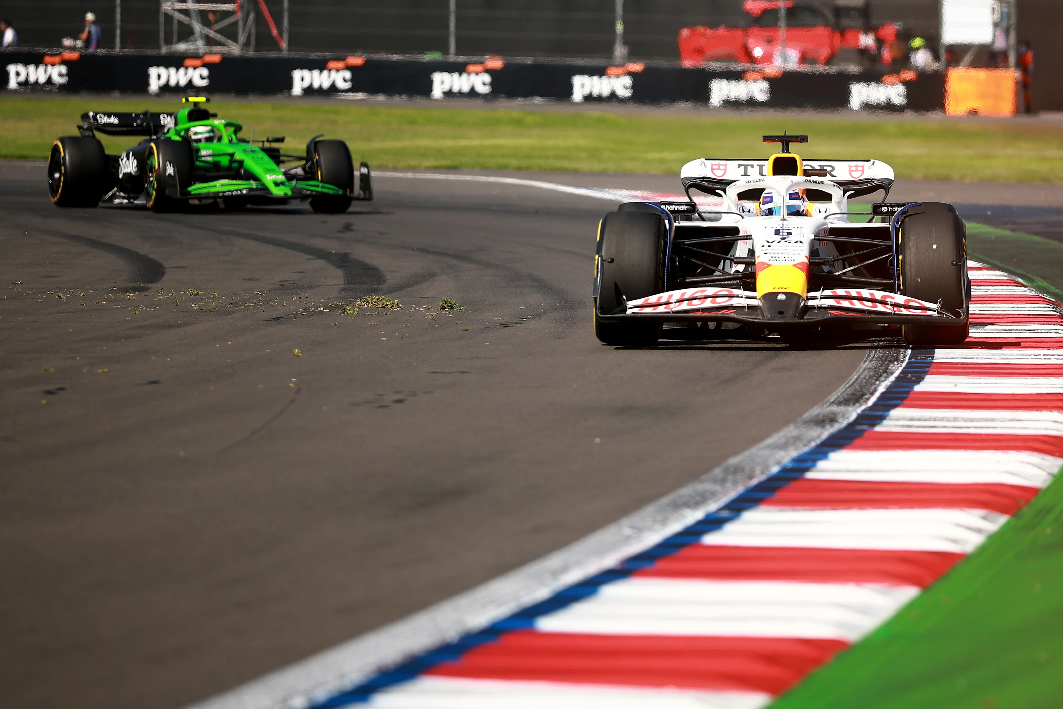 Mexico City, Mexico - 26 Oktober: Isack Hadjar dari Perancis Memandu (6) Visa Cash App Racing Bulls