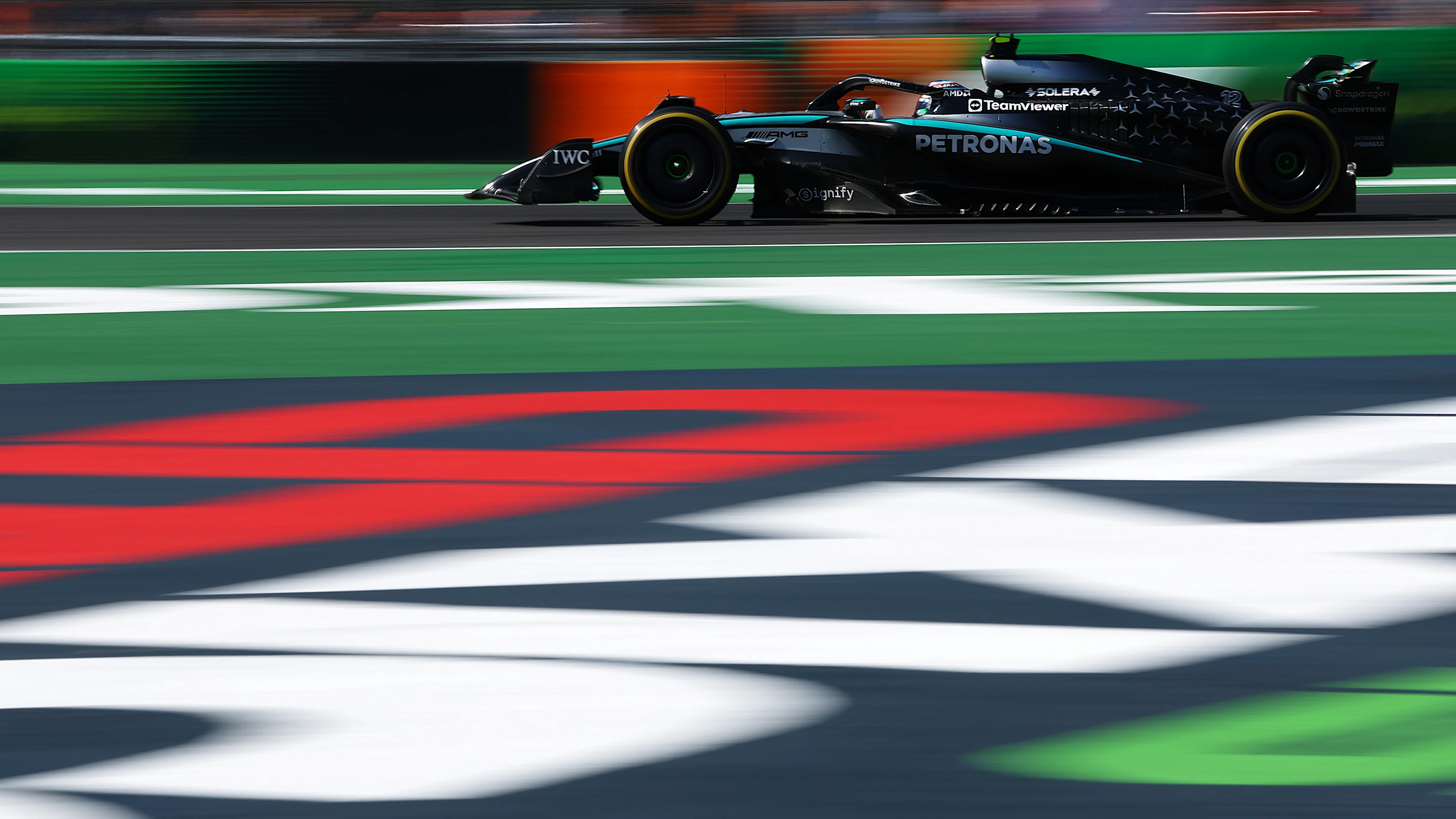 Mexico City, Mexico - 26 Oktober: Andrea Kimi Antonelli dari Itali memandu (12) Mercedes AMG