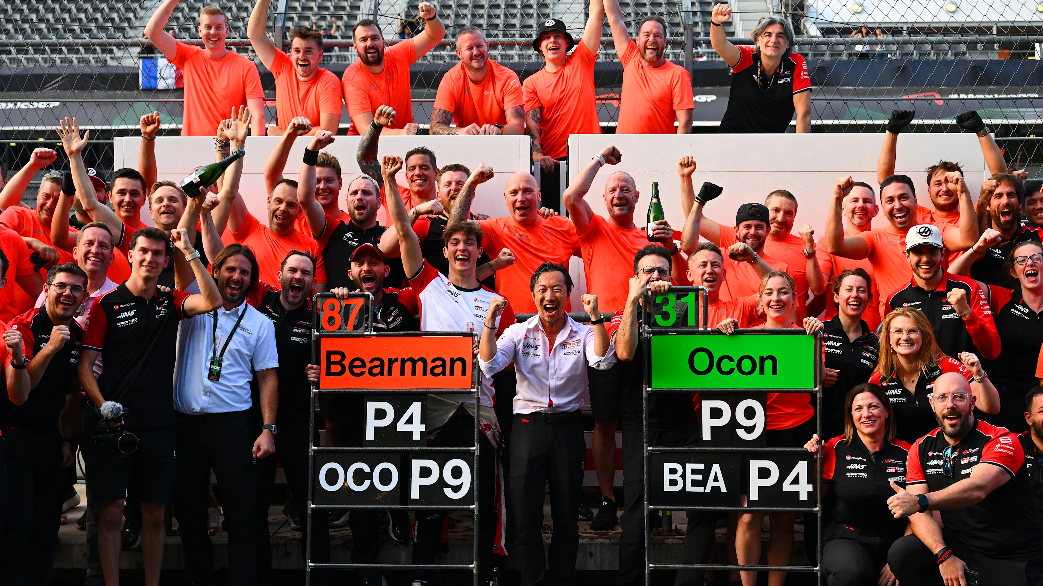 Mexico City, Mexico - 26 Oktober: Keempat meletakkan Oliver Bearman dari Great Britain dan Haas F1 Ayao