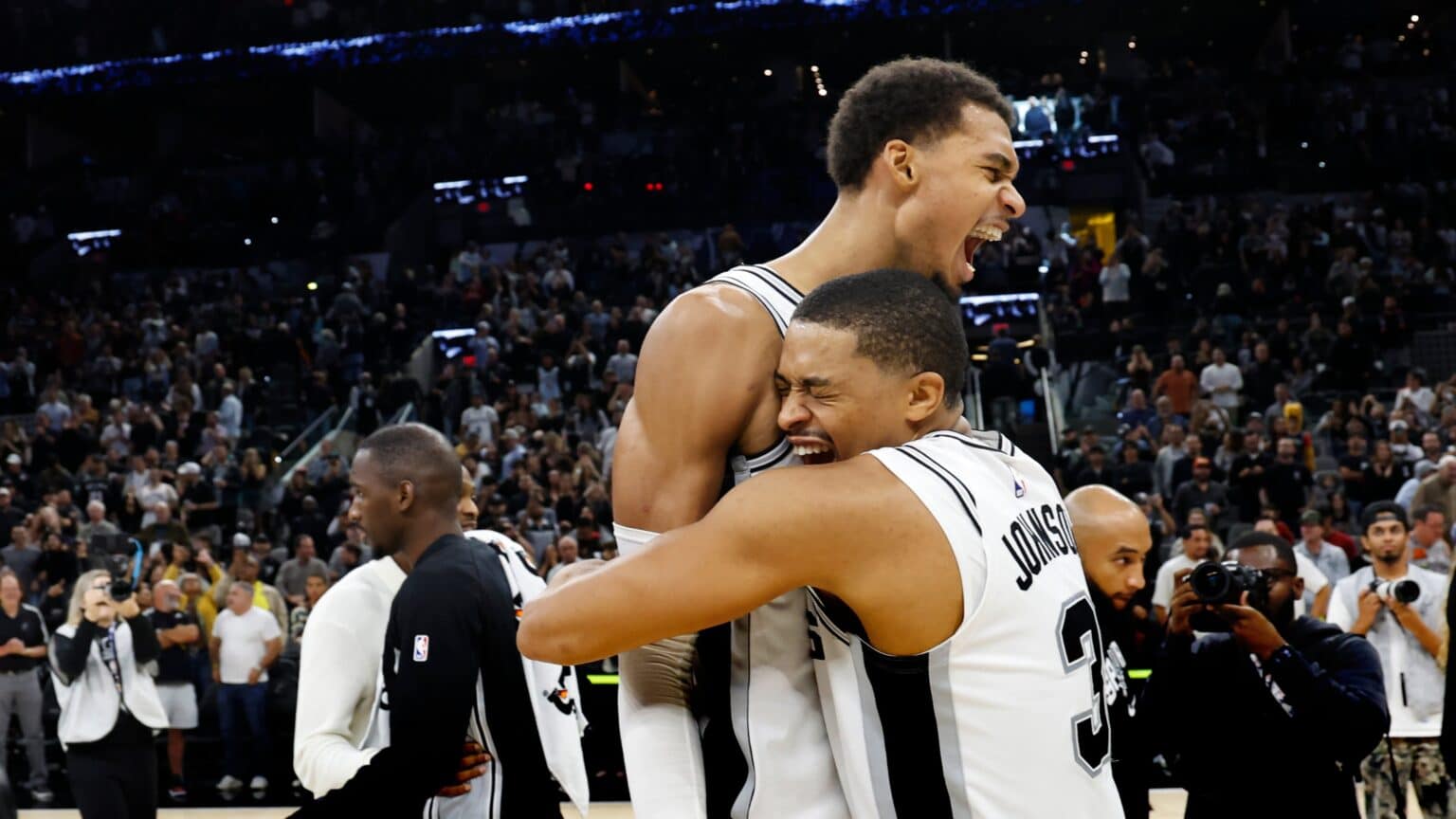 Wembanyama, Spurs melepaskan permulaan rekod francais yang mengisar sepanjang tiga musim yang lalu dengan rekod 78-168, Spurs memenangi 5 terus untuk membuka kempen 2025-26.