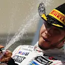 Pemenang perlumbaan lima kali Lewis Hamilton Loves Cota 