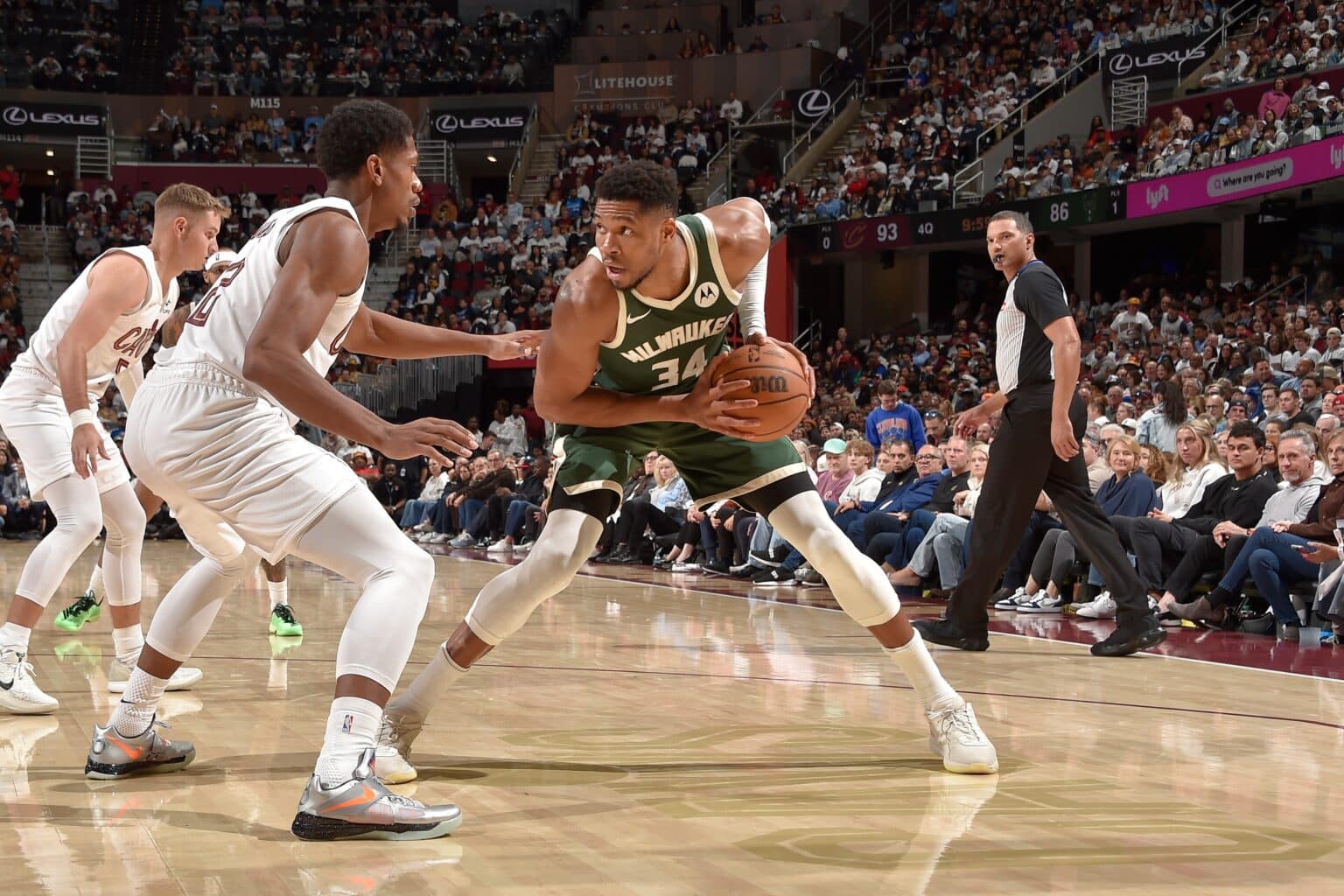 The Athletic: Giannis Antetokounmpo menyalurkan Shaq dalamnya