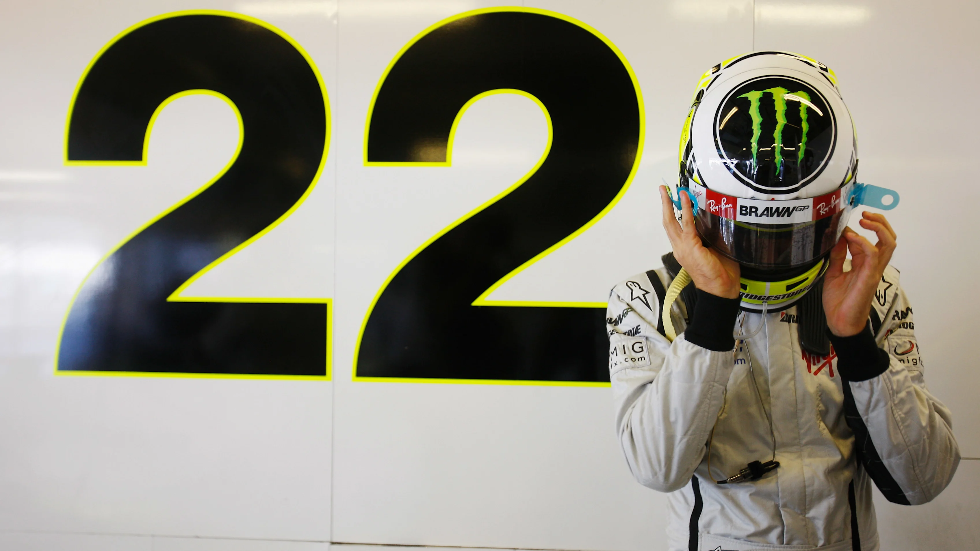 Abu Dhabi, Emiriah Arab Bersatu - 30 Oktober: Jenson Button Great Britain dan Brawn GP Menyediakan