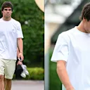 Lance Stroll Sporting a Staple Wardrobe untuk Pemandu - Tee Putih