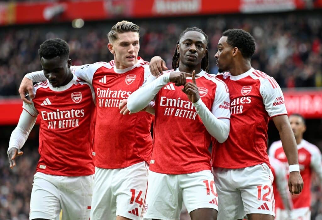 Rekap Liga Perdana: Arsenal Stay Top, Spurs dan Villa Stun Rivals