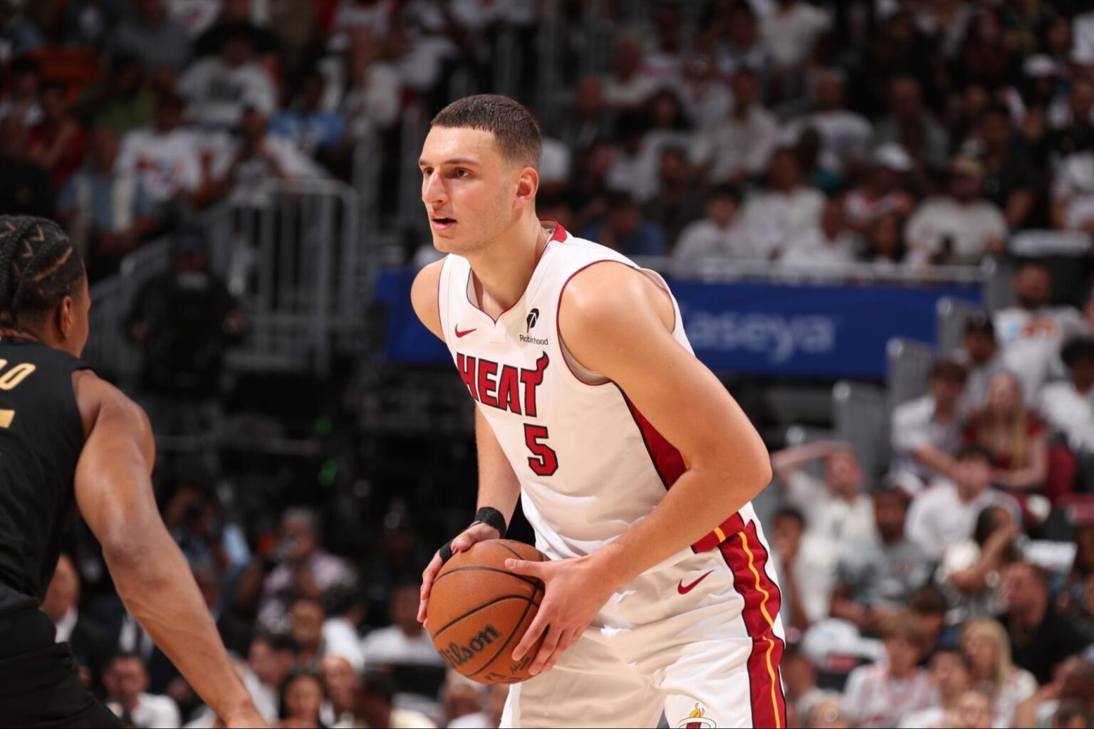Laporan: Jović bersetuju dengan lanjutan 4 tahun dengan Heatforward Nikola Jović kembali ke Miami pada pelanjutan rookie.