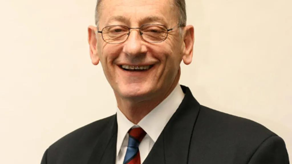 Setiausaha Agung Kehormat FIH Peter Cohen Melangkah ke bawah