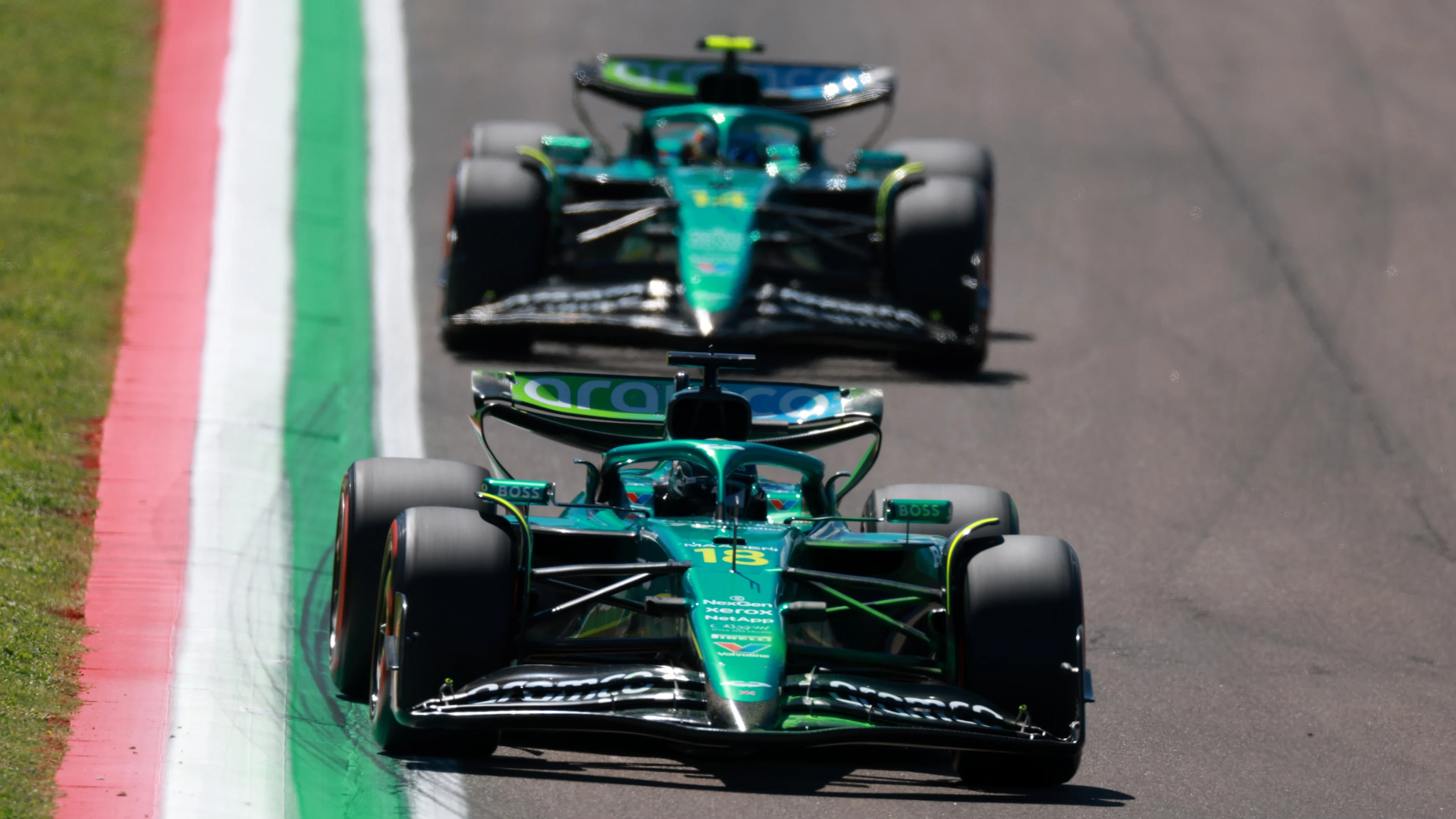 IMOLA, ITALY - 16 Mei: Lance Stroll of Canada Memandu (18) Pasukan Aston Martin F1 AMR25 Mercedes