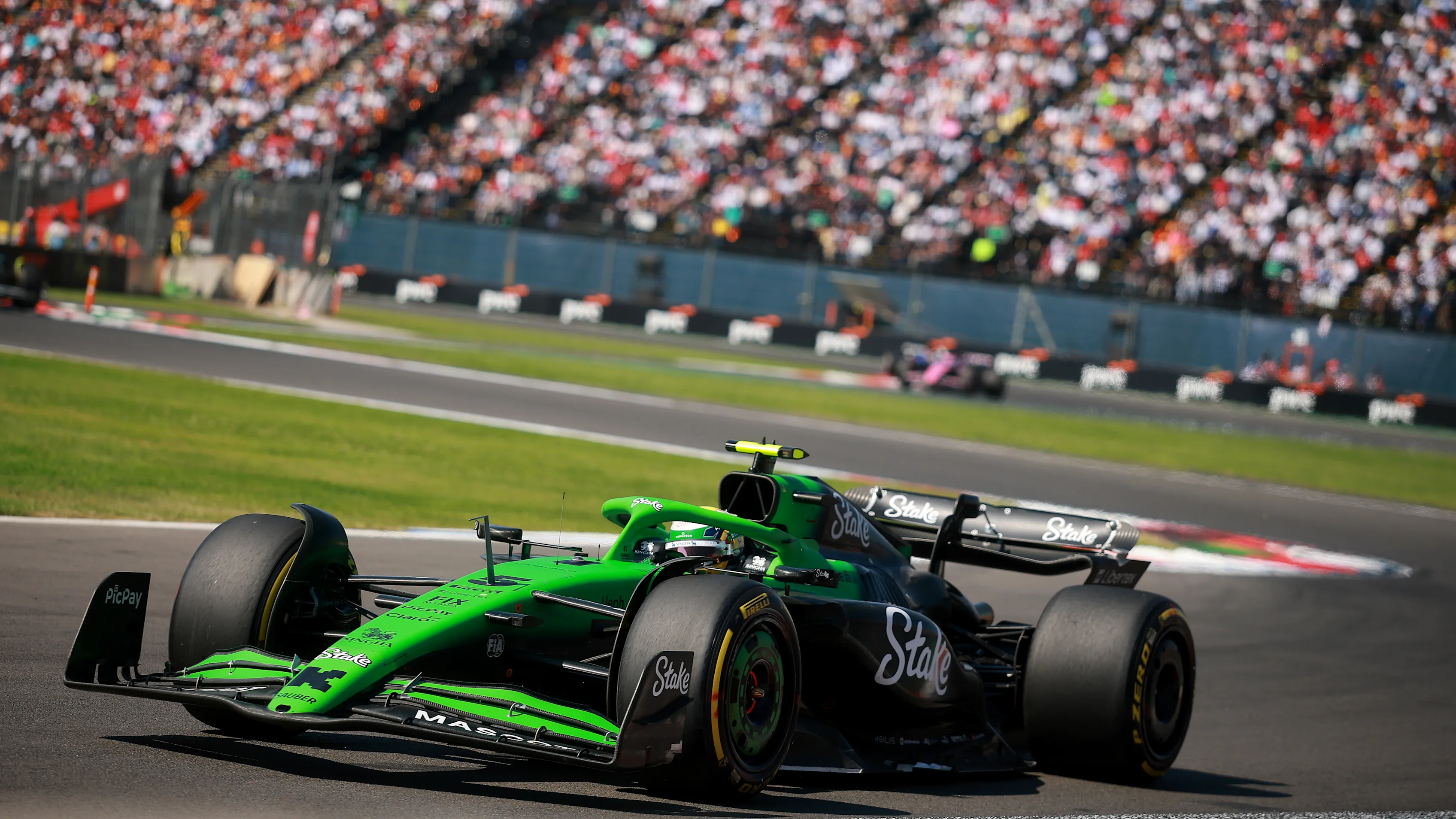 Mexico City, Mexico - 26 Oktober: Gabriel Bortoleto dari Brazil Memandu (5) Kick Sauber C45