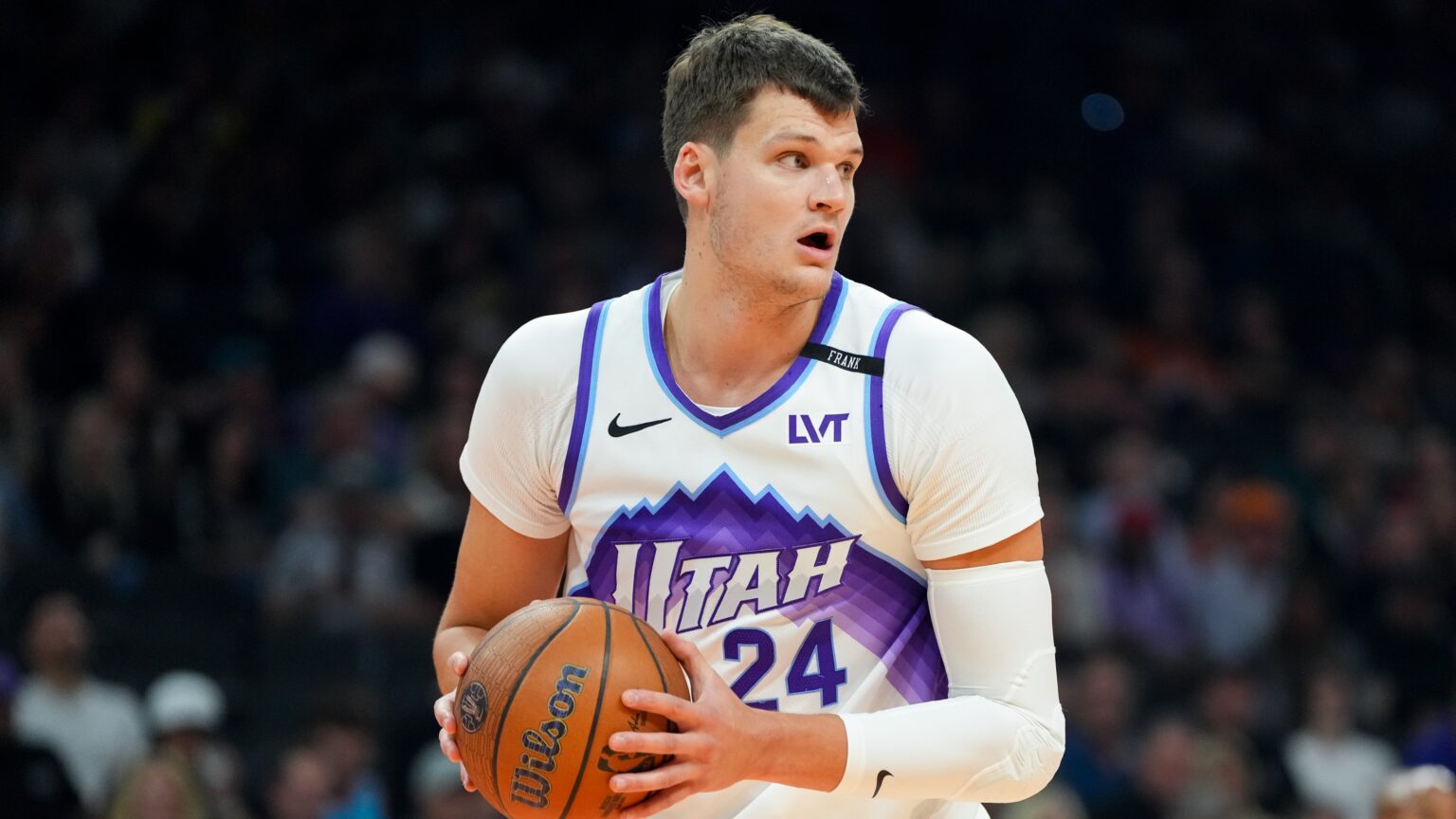 Kessler (bahu) memerlukan pembedahan musim yang berakhir dengan purata 14.4 mata, 10.8 rebound dan 1.8 blok ke atas 5 perlawanan pertama musim ini.