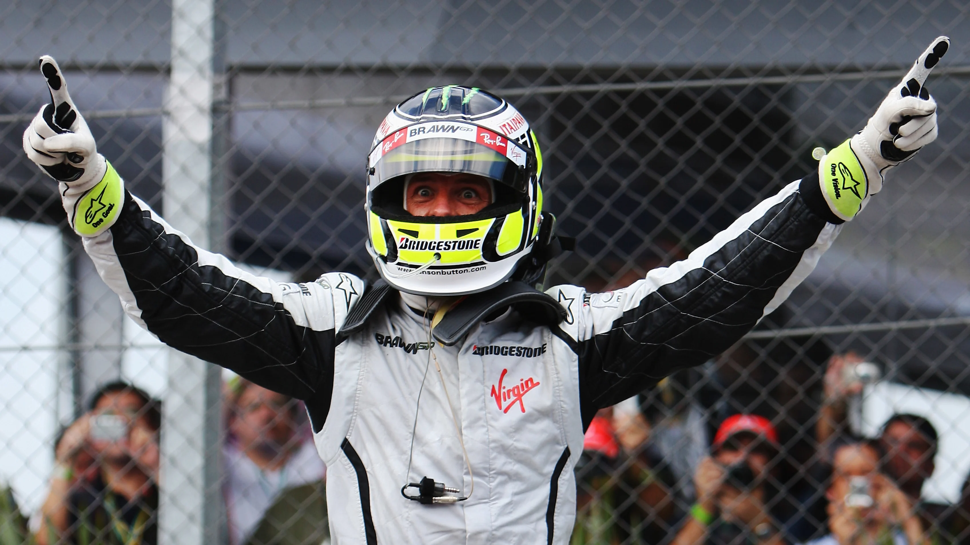 Sao Paulo, Brazil - 18 Oktober: Jenson Button Great Britain dan Brawn GP meraikan Parc
