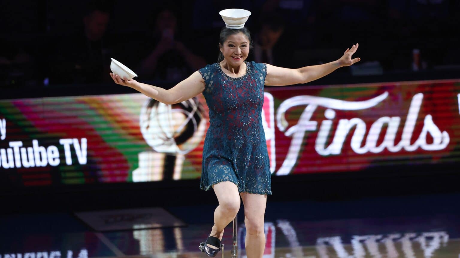 Red Panda membuat NBA kembali selepas 4 bulan Niu memecahkan pergelangan tangan kirinya semasa pertunjukan 1 Julai di final Piala Pesuruhjaya WNBA antara Demam dan Lynx.