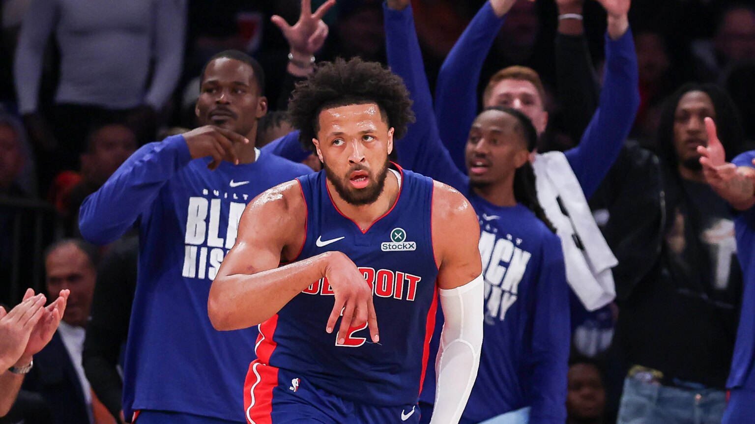 Kemas Kini Langsung: Aksi Khamis Merentasi NBAIkuti bersama untuk sorotan dan markah Khamis di seluruh NBA.