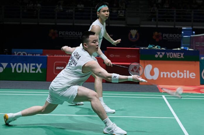 Bintang beregu lelaki Malaysia Aaron Chia dan Soh Wooi Yik mara ke pusingan kedua selepas kemenangan straight set pada Terbuka Singapura 2026. (Foto: AFP)